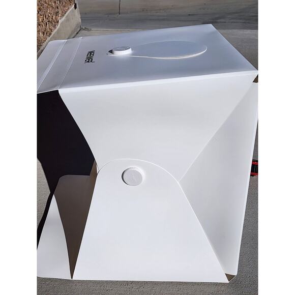 Neewer White Lightbox Collapsable with LED Strips & 4 Background Colors - Picture 10 of 16